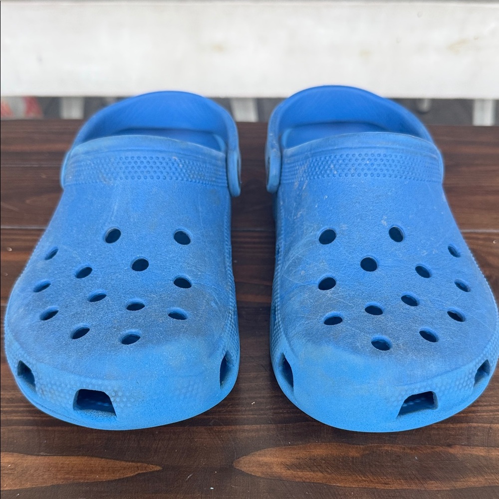 2 Pair Men’s Crocs Size 9 Blue and Gray Clogs - Picture 3 of 17